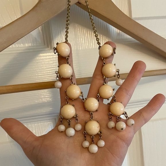 SOLD Bundle of assorted accent statement necklaces - Picture 13 of 16